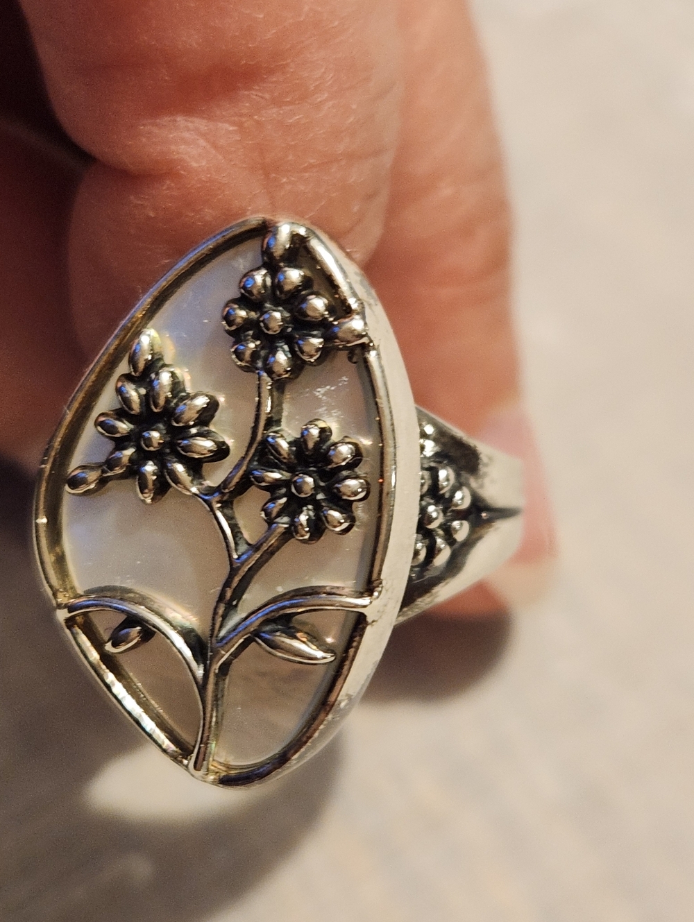 Veronica Benally Sterling Silver Mother-of-Pearl Floral Ring SIZE 9 - Picture 2 of 16